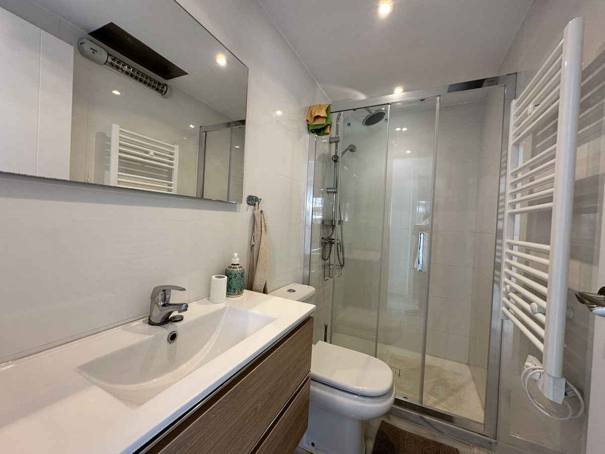 2 Bed Townhouse for sale in La Duquesa Costa Del Sol, Málaga, Spain