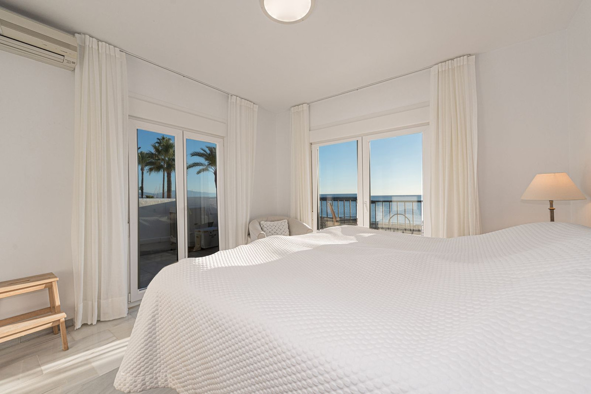 2 Bed Townhouse for sale in La Duquesa Costa Del Sol, Málaga, Spain
