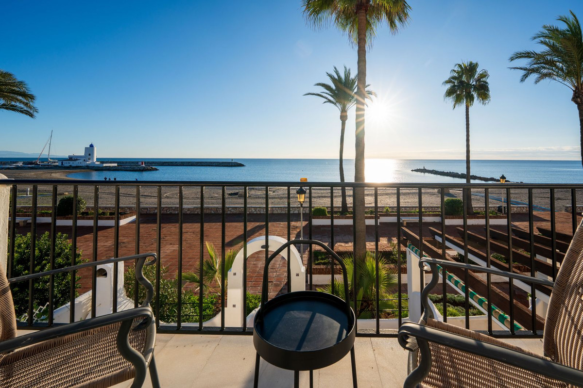 2 Bed Townhouse for sale in La Duquesa Costa Del Sol, Málaga, Spain