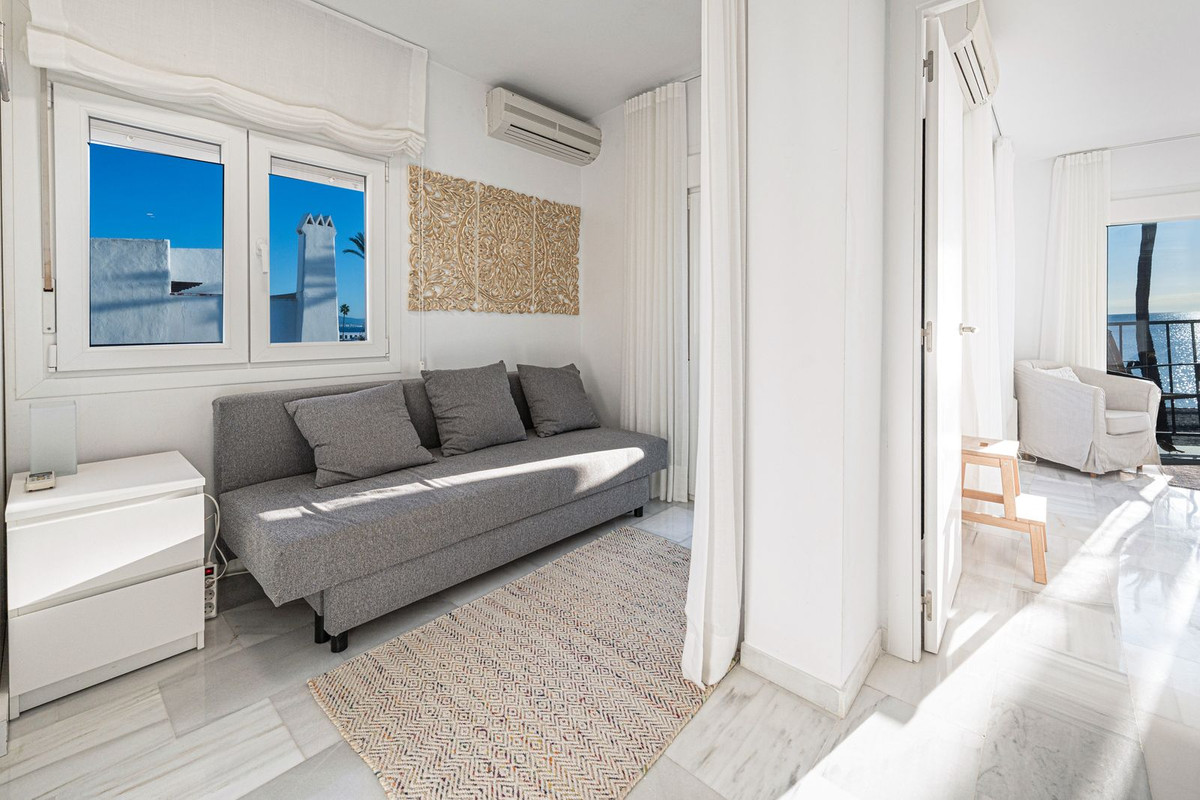 2 Bed Townhouse for sale in La Duquesa Costa Del Sol, Málaga, Spain