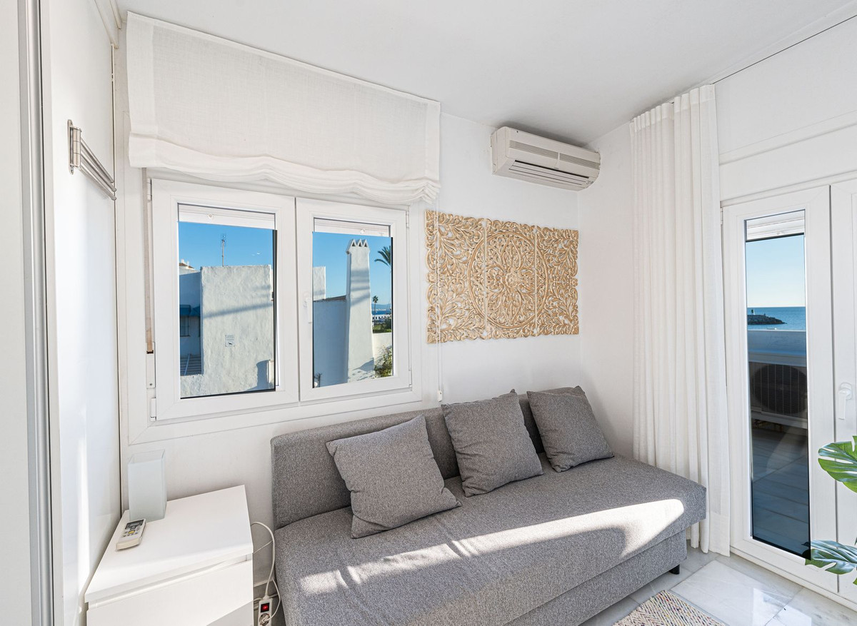 2 Bed Townhouse for sale in La Duquesa Costa Del Sol, Málaga, Spain