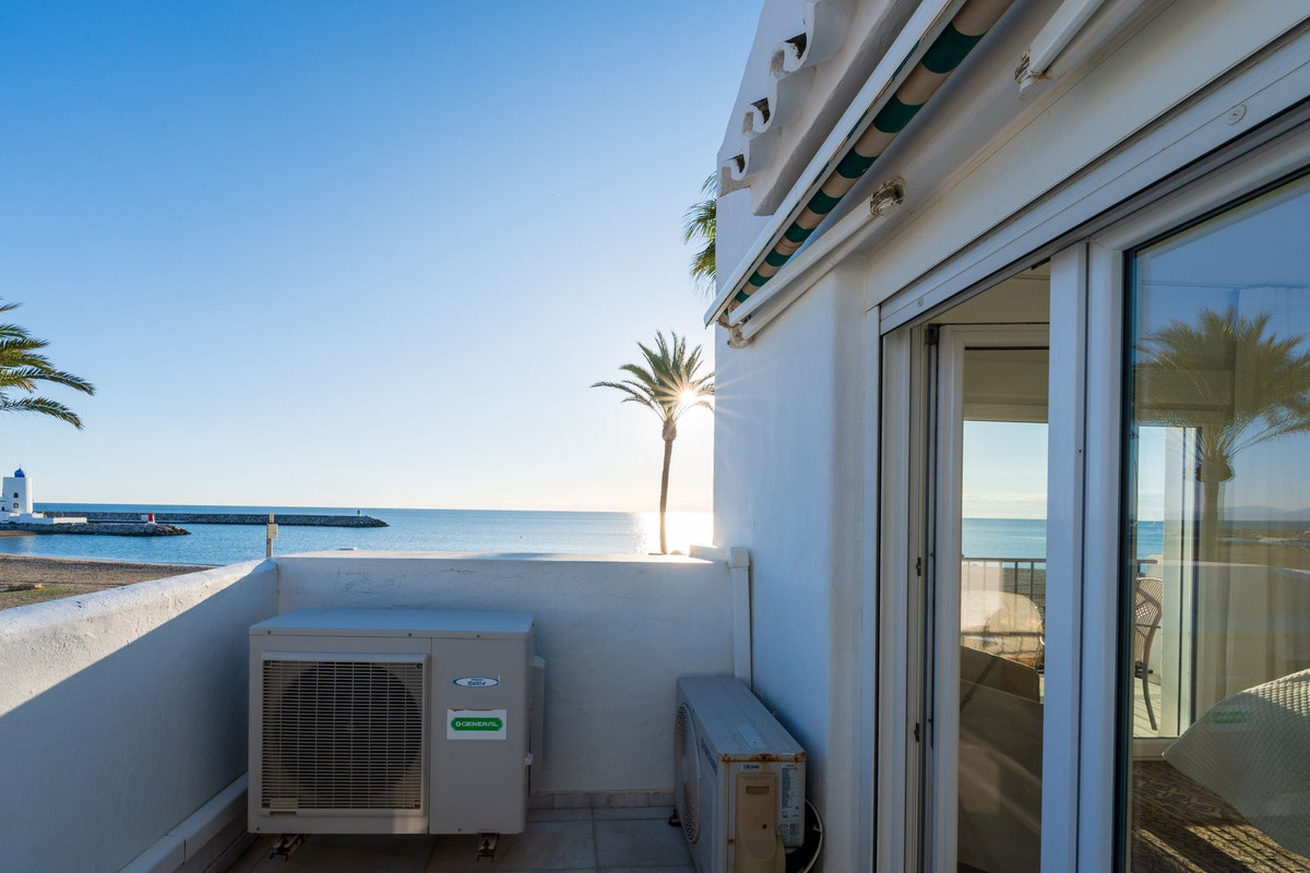 2 Bed Townhouse for sale in La Duquesa Costa Del Sol, Málaga, Spain