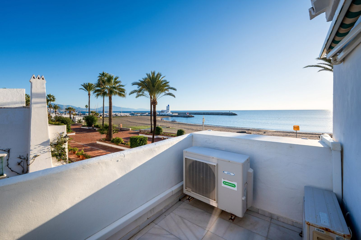 2 Bed Townhouse for sale in La Duquesa Costa Del Sol, Málaga, Spain