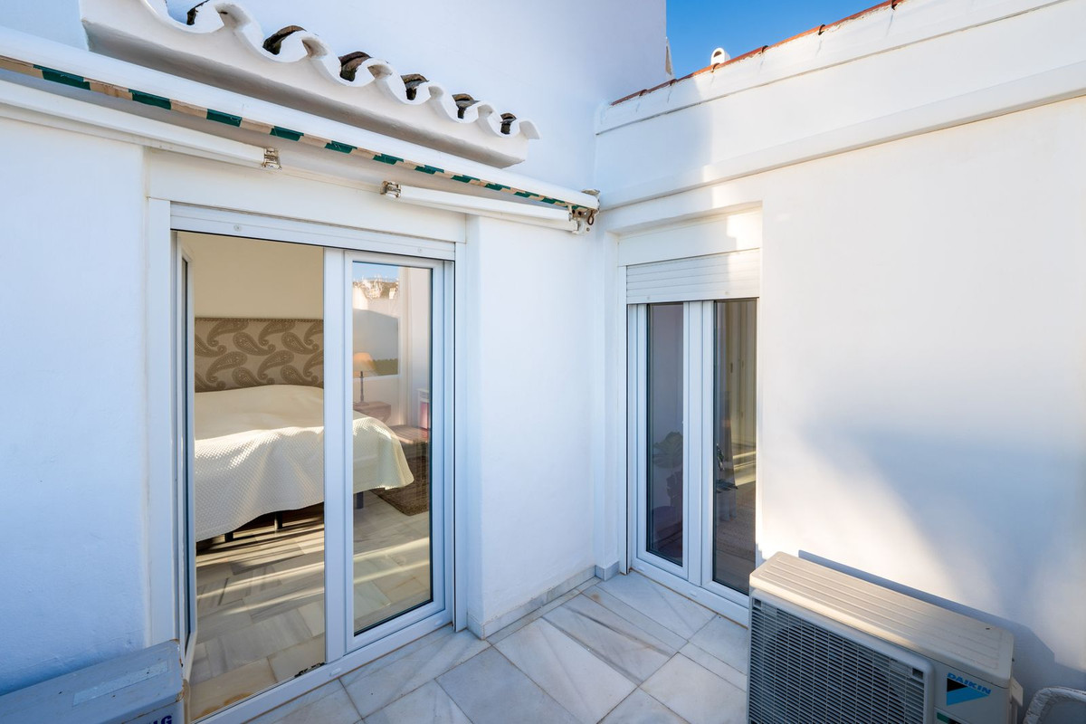 2 Bed Townhouse for sale in La Duquesa Costa Del Sol, Málaga, Spain