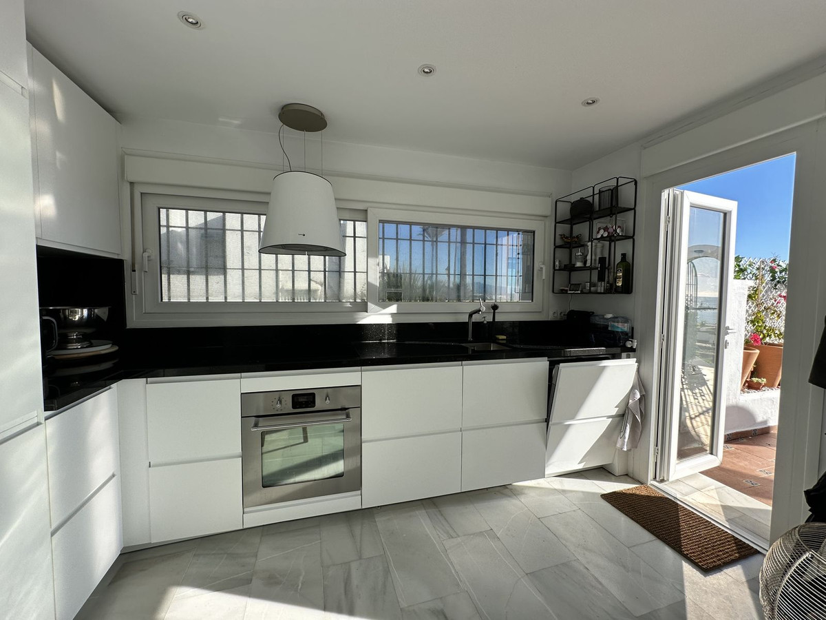 2 Bed Townhouse for sale in La Duquesa Costa Del Sol, Málaga, Spain