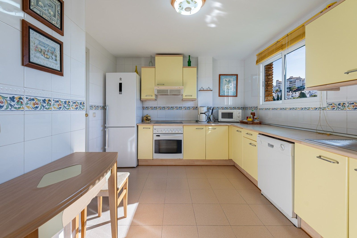 2 Bed Apartment for sale in Benalmadena Costa Costa Del Sol, Málaga, Spain