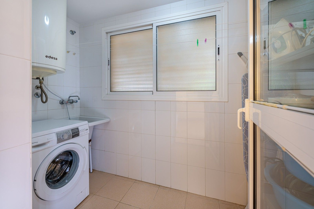 2 Bed Apartment for sale in Benalmadena Costa Costa Del Sol, Málaga, Spain