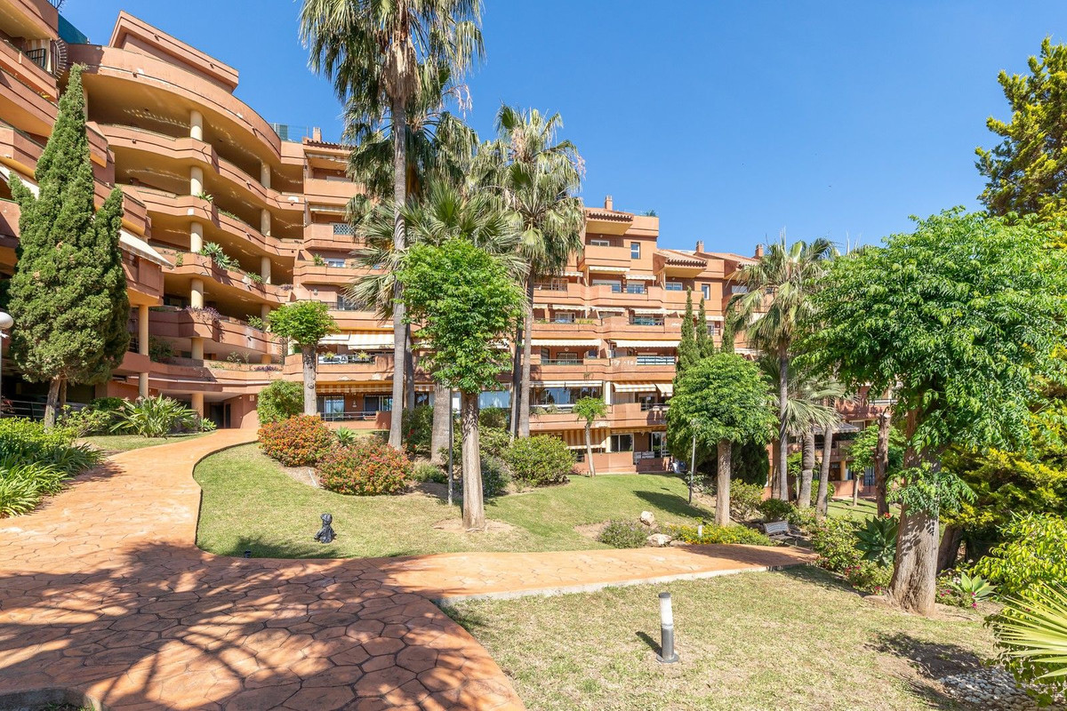 2 Bed Apartment for sale in Benalmadena Costa Costa Del Sol, Málaga, Spain