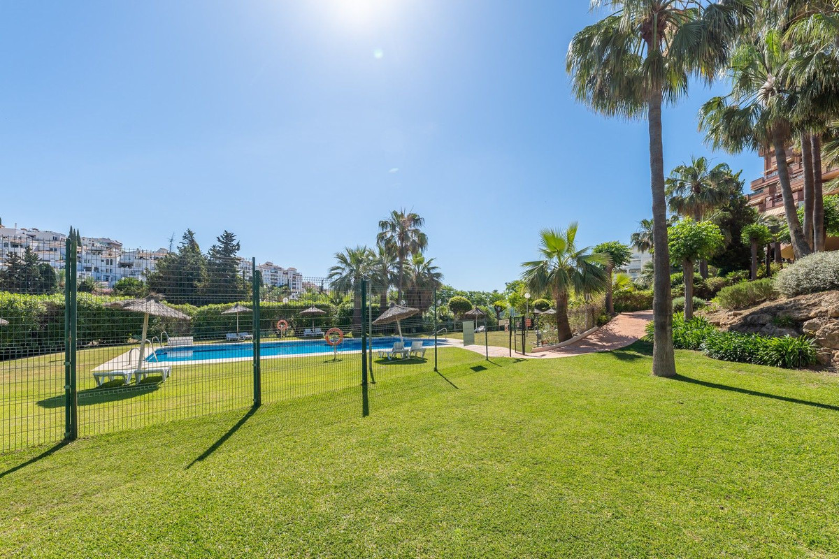 2 Bed Apartment for sale in Benalmadena Costa Costa Del Sol, Málaga, Spain