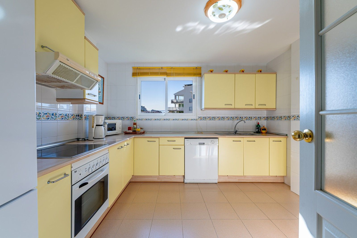 2 Bed Apartment for sale in Benalmadena Costa Costa Del Sol, Málaga, Spain