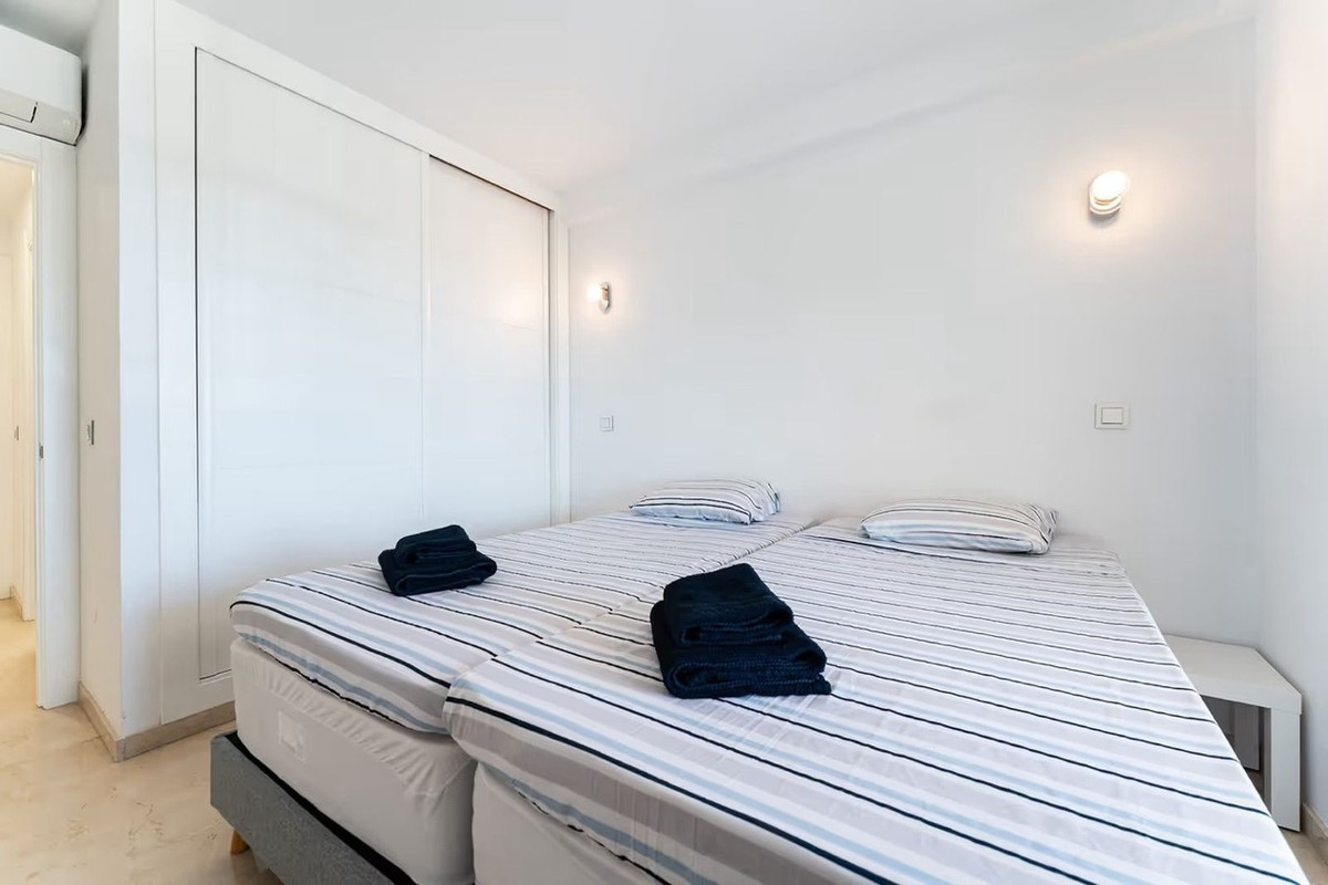3 Bed Apartment for sale in Fuengirola Costa Del Sol, Málaga, Spain