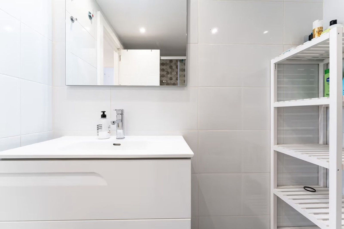 3 Bed Apartment for sale in Fuengirola Costa Del Sol, Málaga, Spain