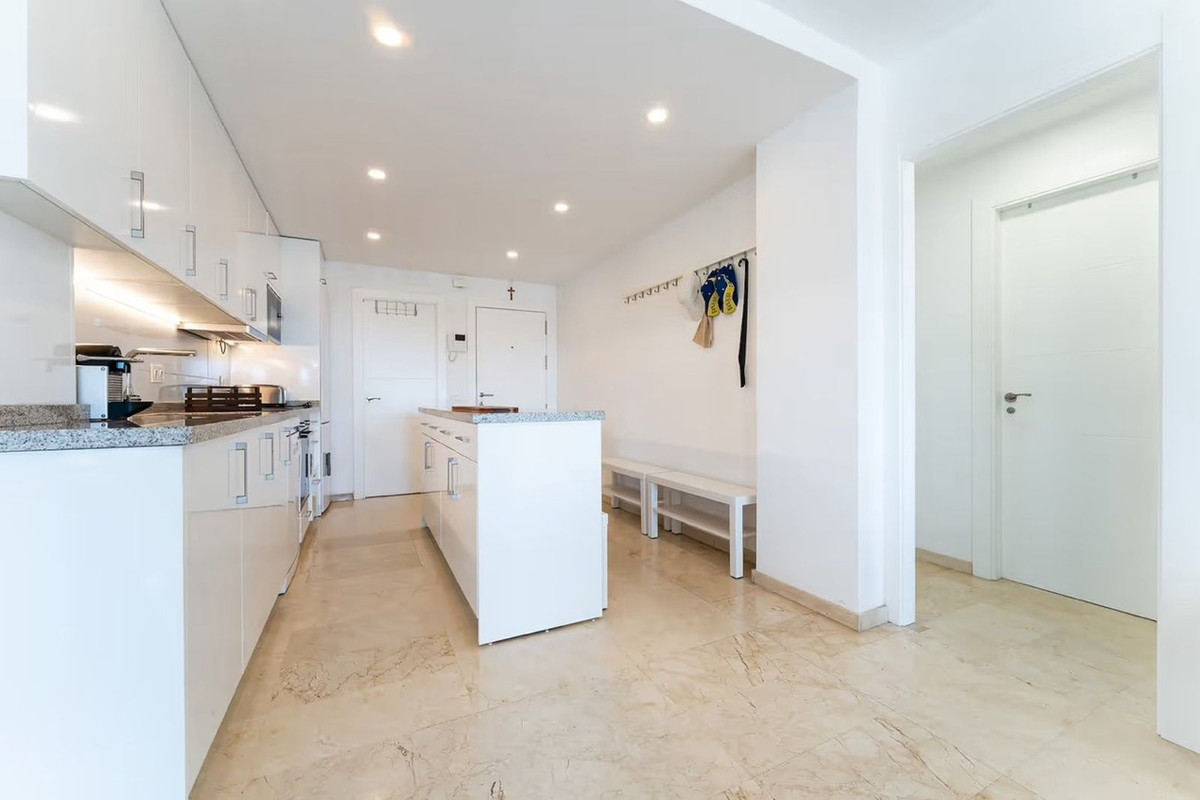 3 Bed Apartment for sale in Fuengirola Costa Del Sol, Málaga, Spain