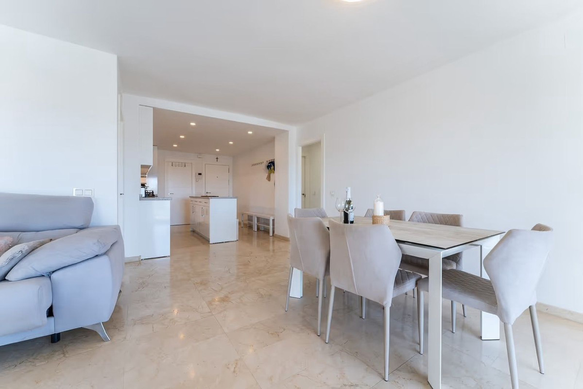 3 Bed Apartment for sale in Fuengirola Costa Del Sol, Málaga, Spain