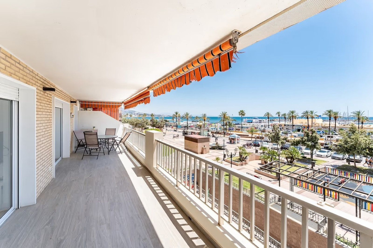 3 Bed Apartment for sale in Fuengirola Costa Del Sol, Málaga, Spain