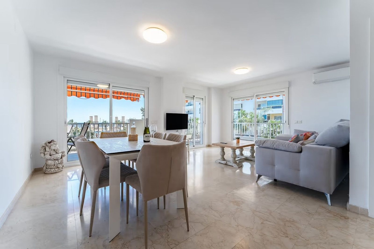 3 Bed Apartment for sale in Fuengirola Costa Del Sol, Málaga, Spain