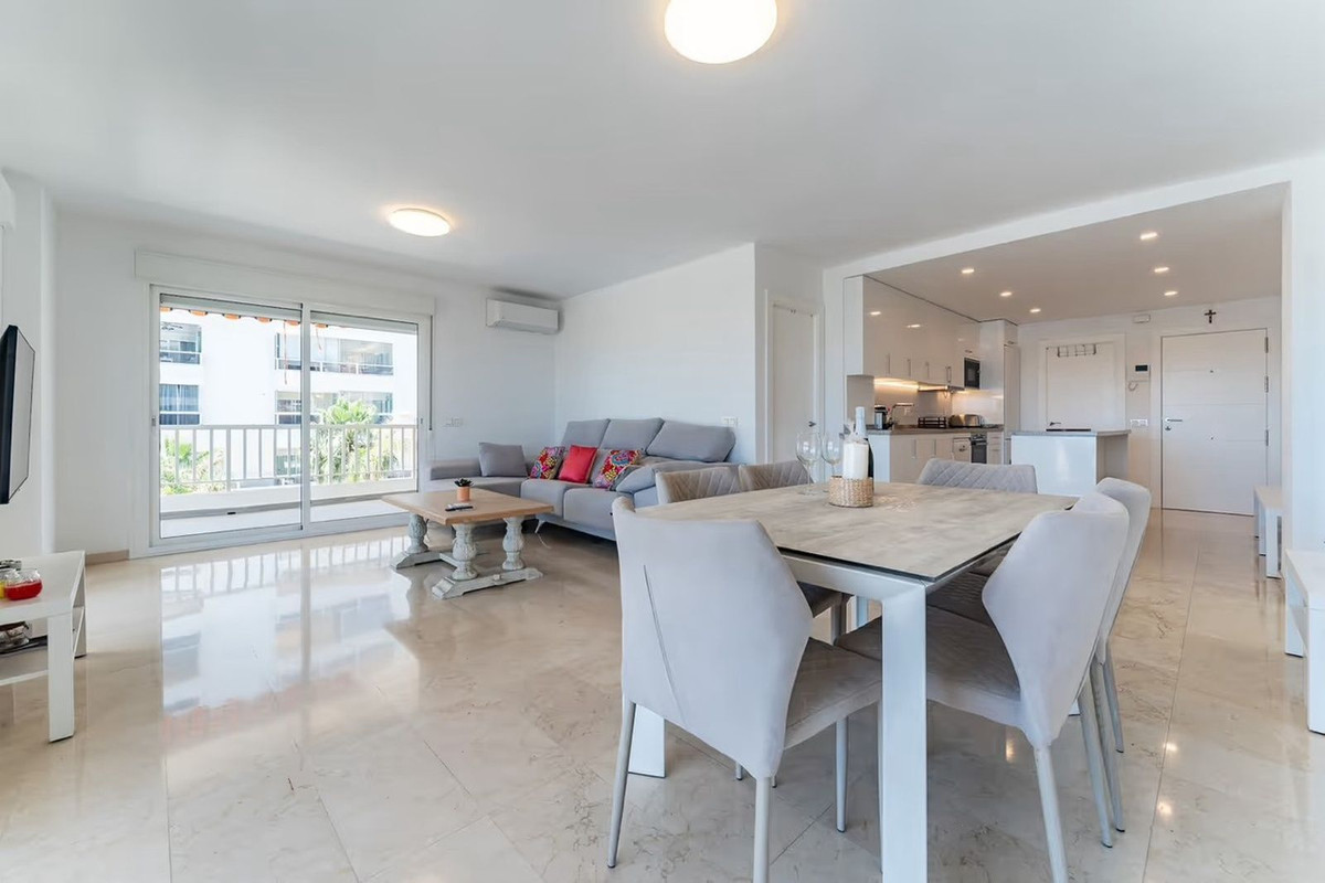 3 Bed Apartment for sale in Fuengirola Costa Del Sol, Málaga, Spain