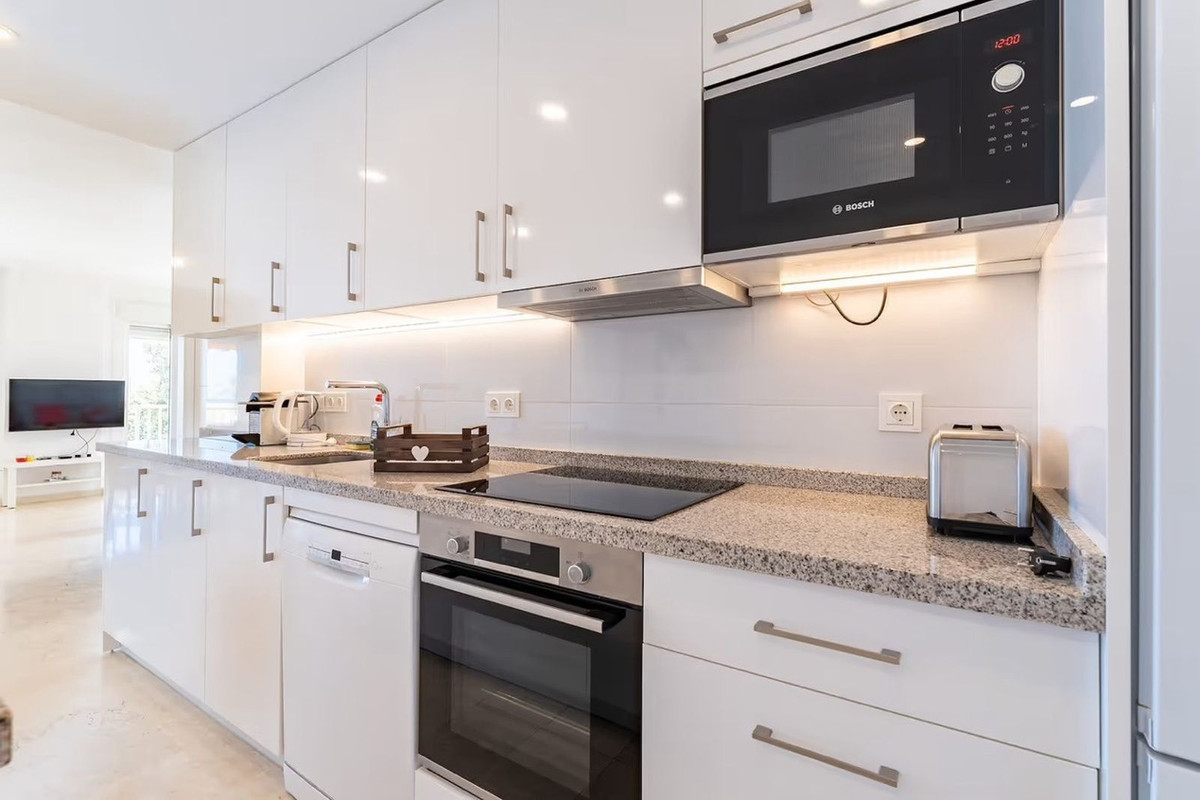 3 Bed Apartment for sale in Fuengirola Costa Del Sol, Málaga, Spain