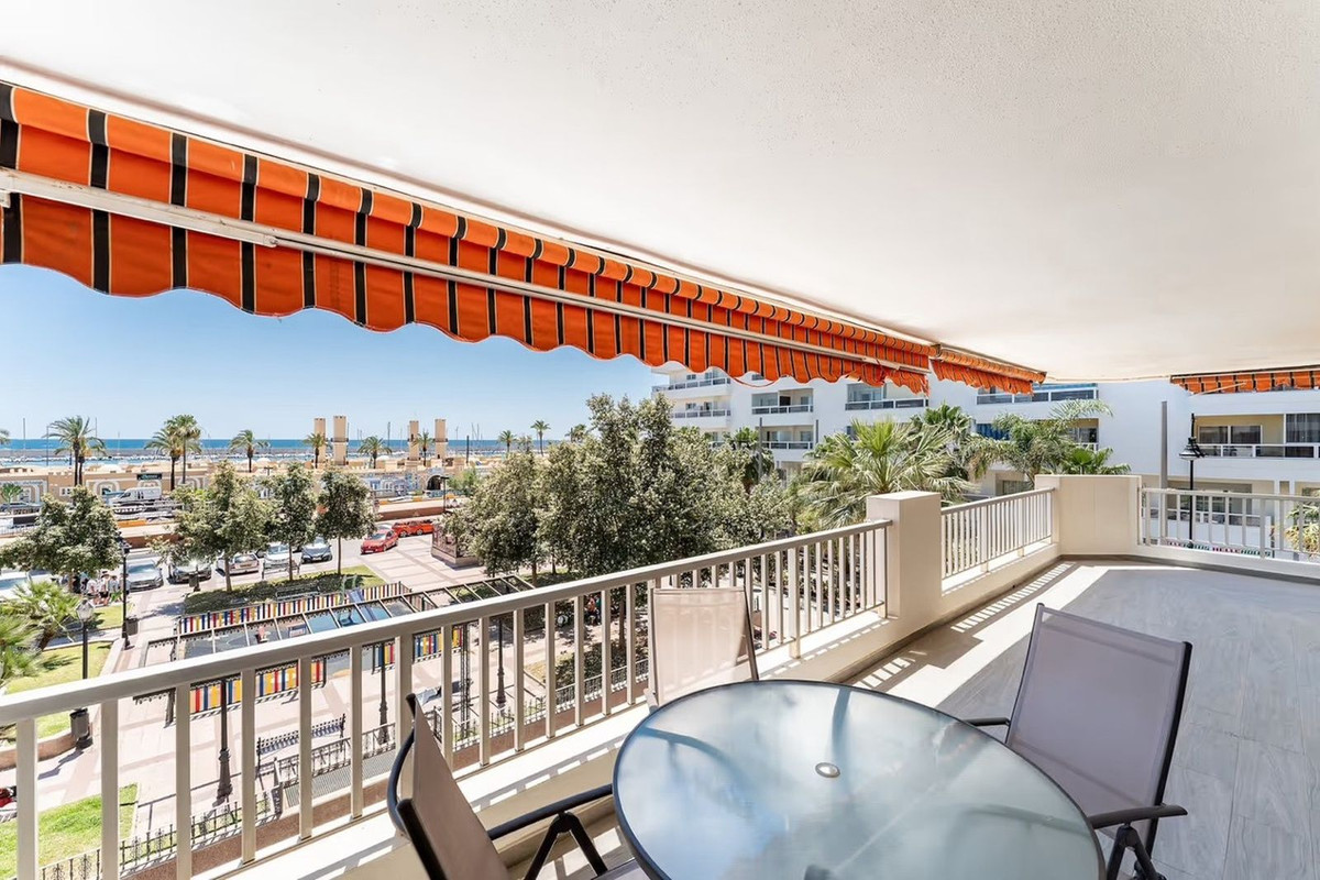 3 Bed Apartment for sale in Fuengirola Costa Del Sol, Málaga, Spain