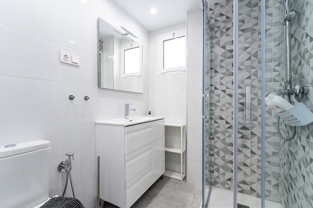 3 Bed Apartment for sale in Fuengirola Costa Del Sol, Málaga, Spain