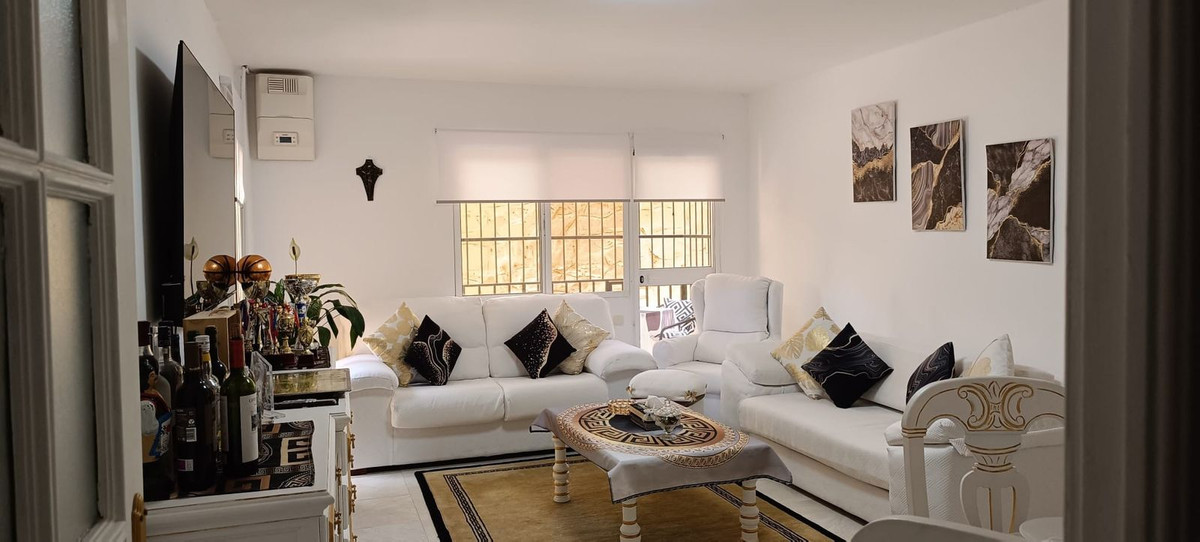 3 Bed Apartment for sale in Marbella Costa Del Sol, Málaga, Spain