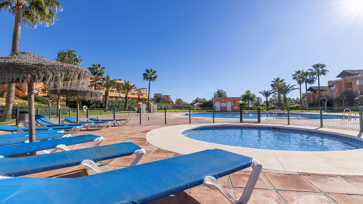 Se vende Apartamento Planta Media de 2 dormitorios en Costa Del Sol, Málaga, España