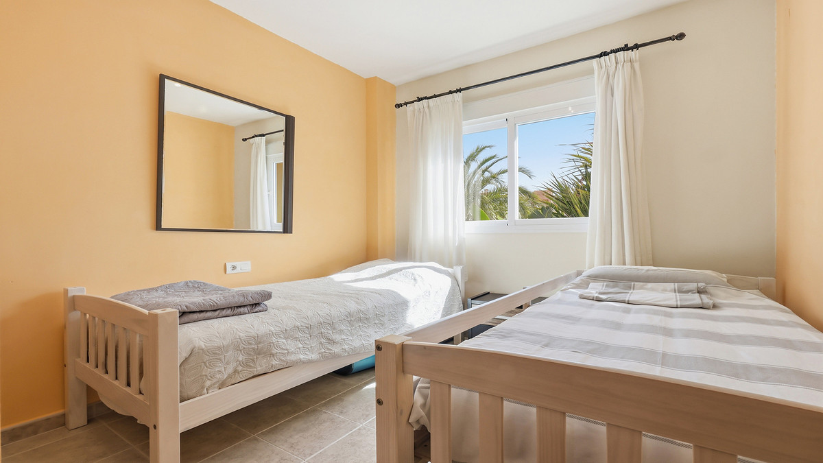 Se vende Apartamento Planta Media de 2 dormitorios en Costa Del Sol, Málaga, España