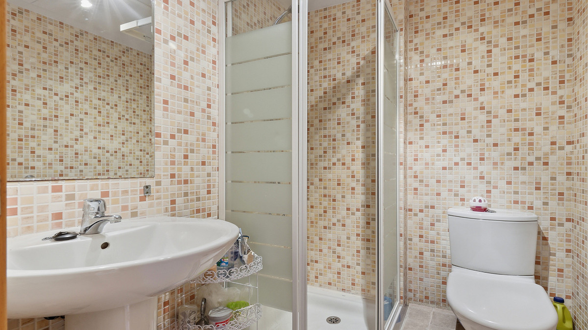 Se vende Apartamento Planta Media de 2 dormitorios en Costa Del Sol, Málaga, España