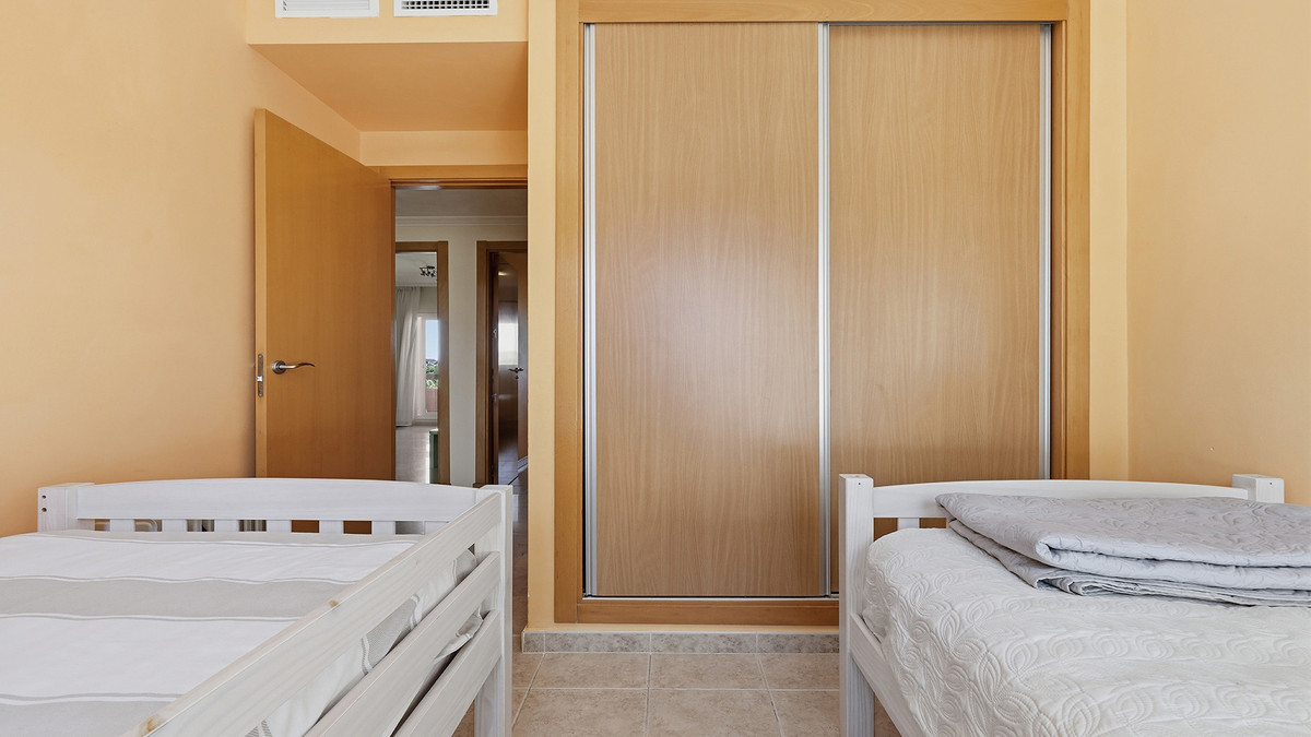 Se vende Apartamento Planta Media de 2 dormitorios en Costa Del Sol, Málaga, España