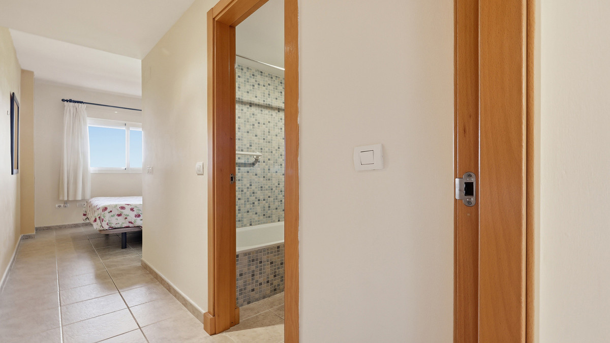 Se vende Apartamento Planta Media de 2 dormitorios en Costa Del Sol, Málaga, España