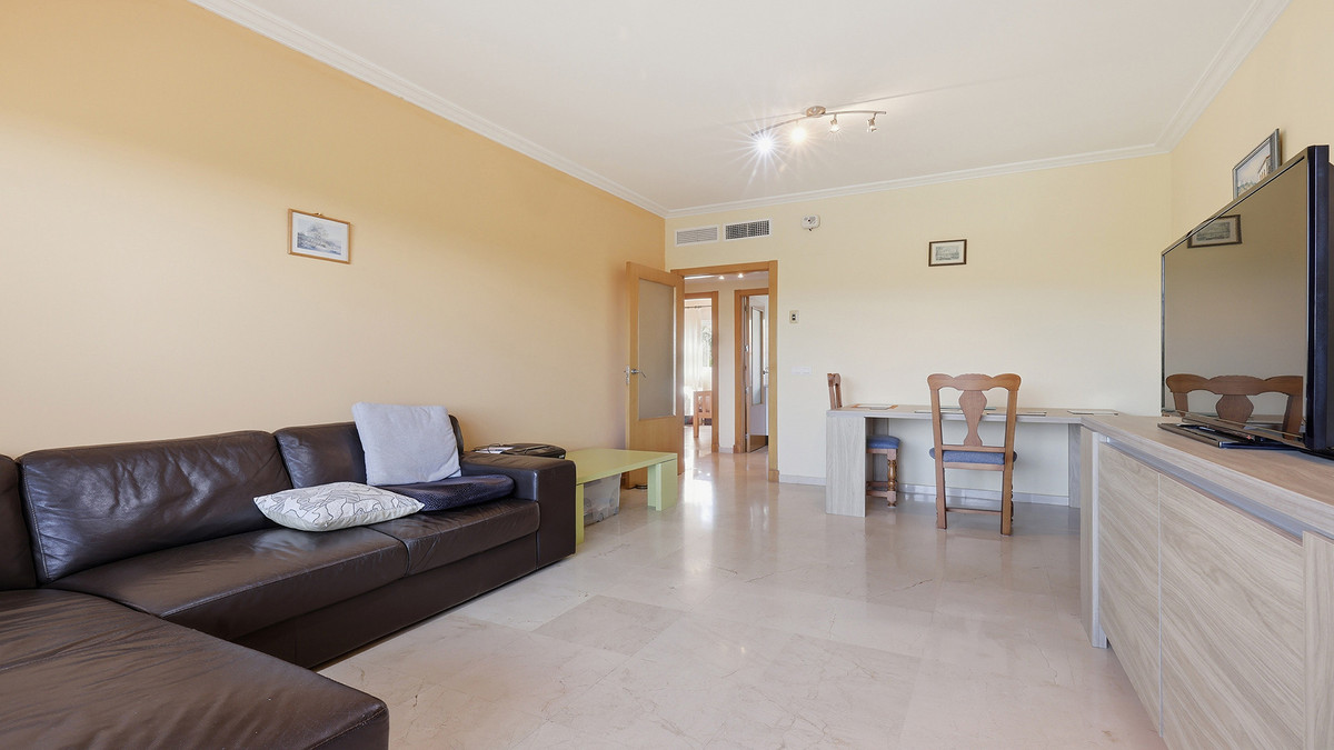 Se vende Apartamento Planta Media de 2 dormitorios en Costa Del Sol, Málaga, España