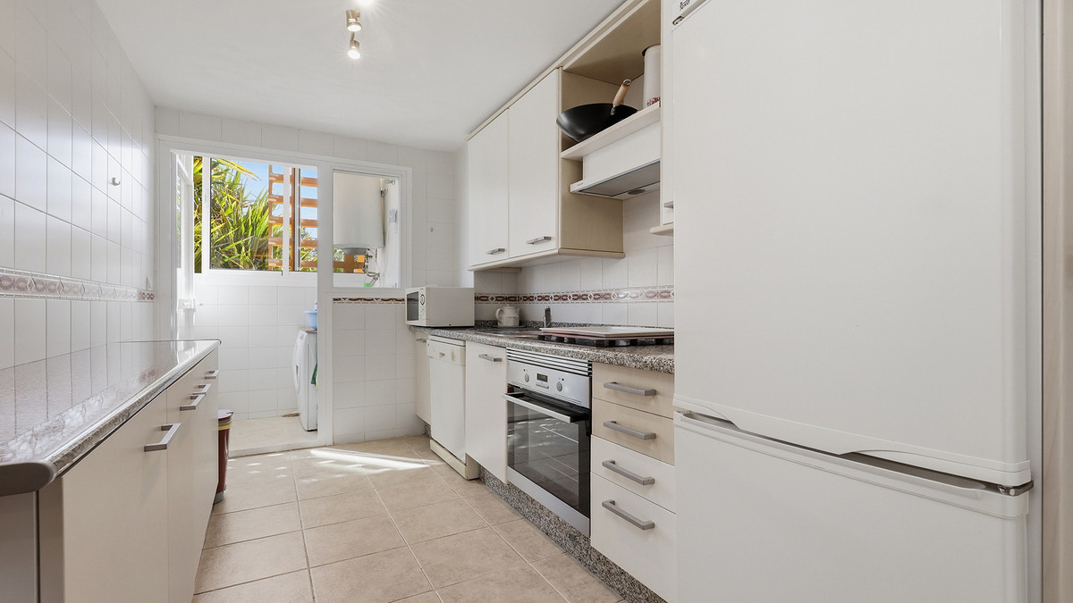 Se vende Apartamento Planta Media de 2 dormitorios en Costa Del Sol, Málaga, España