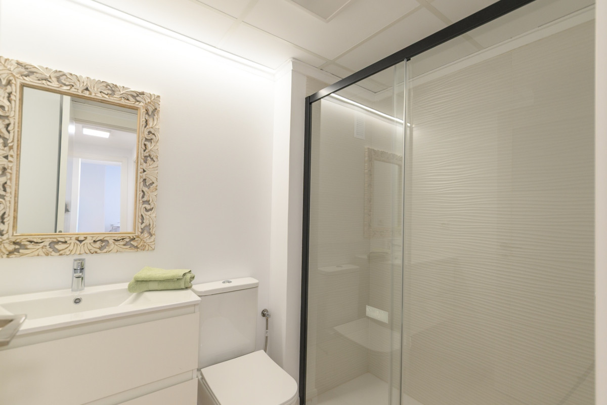 Se vende Apartamento Planta Media de 2 dormitorios en Costa Blanca, Alicante, España