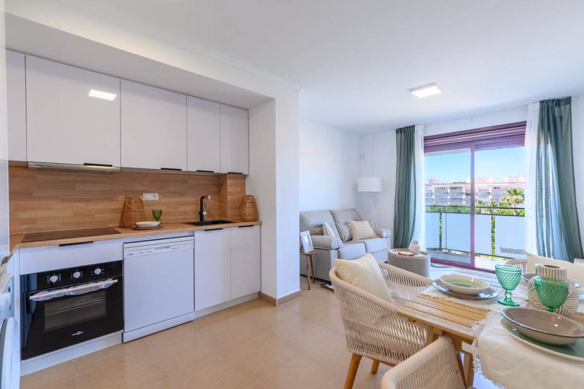 Se vende Apartamento Planta Media de 2 dormitorios en Costa Blanca, Alicante, España