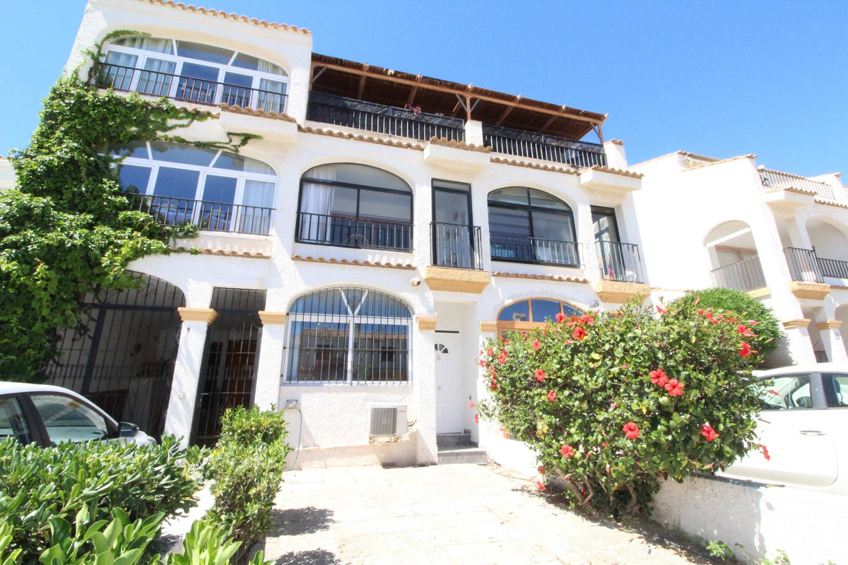 2 Bed Townhouse for sale in Gran Alacant Costa Blanca, Alicante, Spain