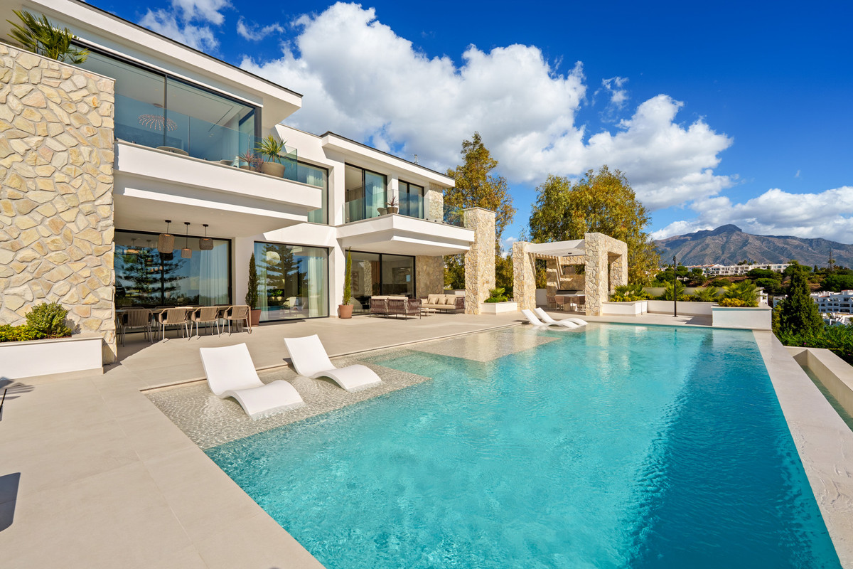 Se vende Villa - Chalet de 5 dormitorios en Costa Del Sol, Málaga, España