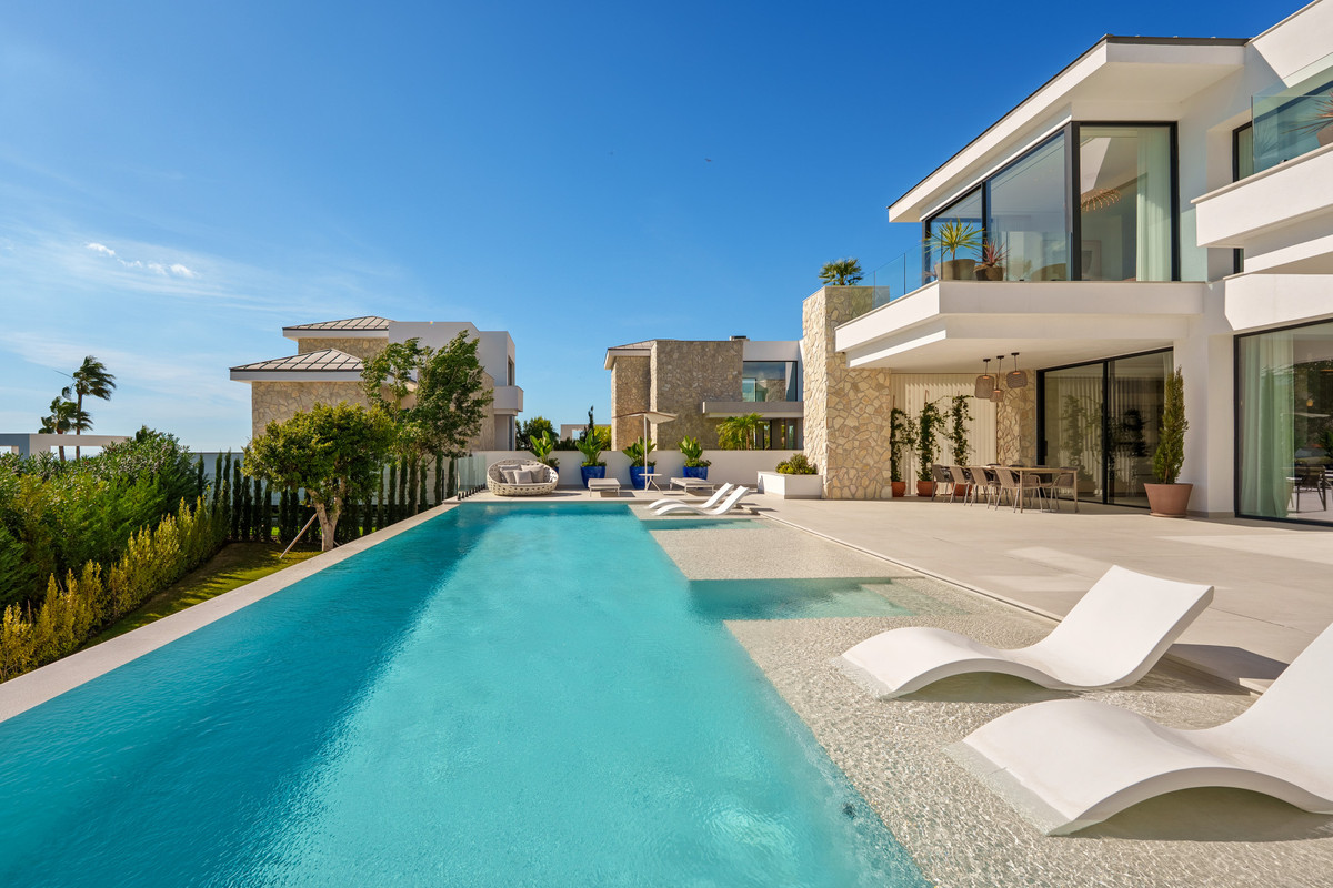 Se vende Villa - Chalet de 5 dormitorios en Costa Del Sol, Málaga, España