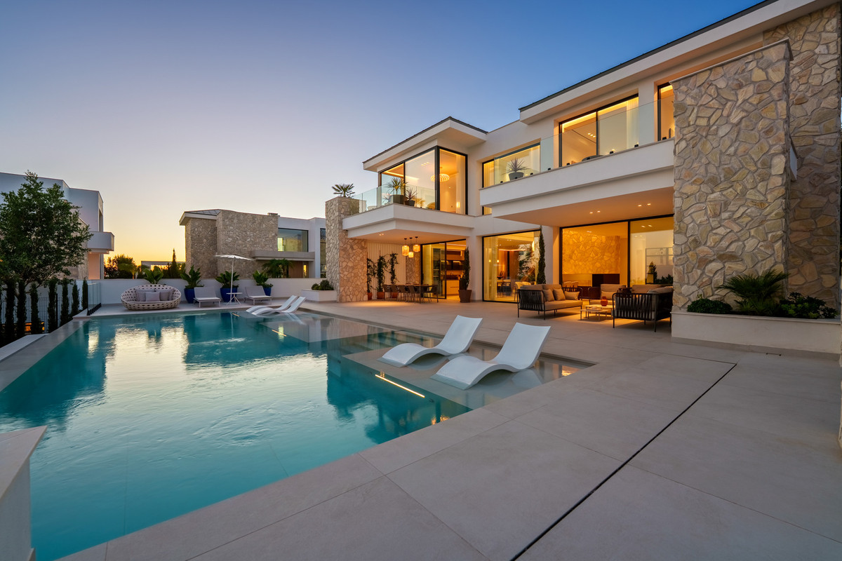 Se vende Villa - Chalet de 5 dormitorios en Costa Del Sol, Málaga, España
