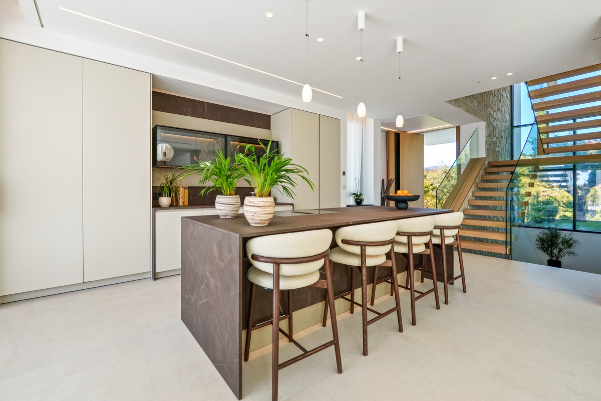 Se vende Villa - Chalet de 5 dormitorios en Costa Del Sol, Málaga, España