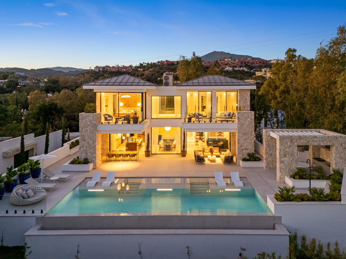 Se vende Villa - Chalet de 5 dormitorios en Costa Del Sol, Málaga, España