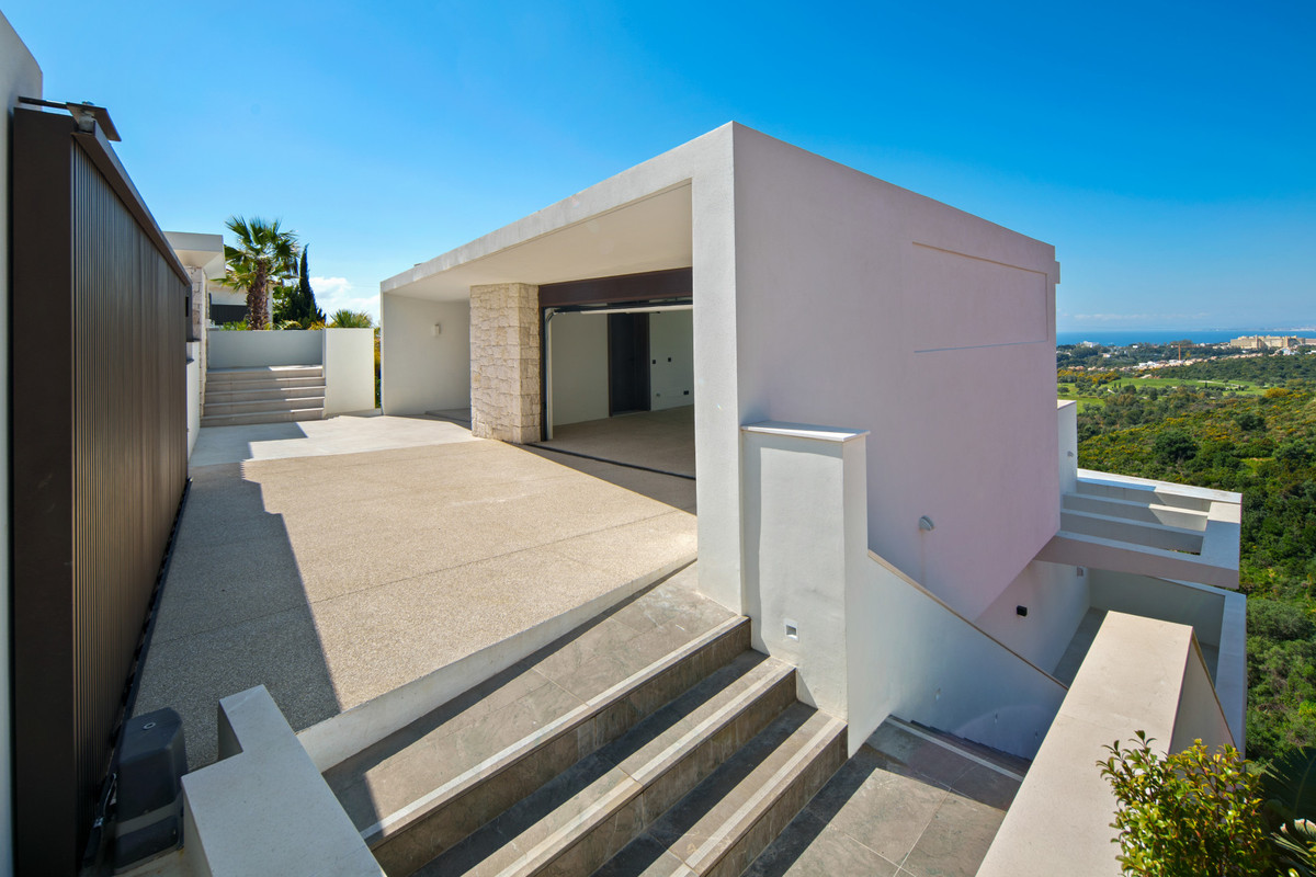 4 Bed Townhouse for sale in El Rosario Costa Del Sol, Málaga, Spain