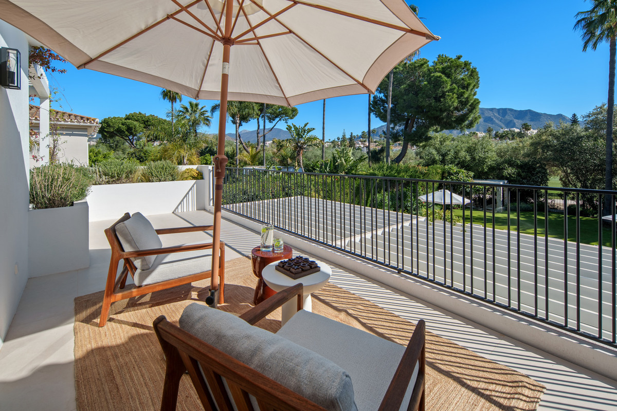 Se vende Villa - Chalet de 4 dormitorios en Costa Del Sol, Málaga, España