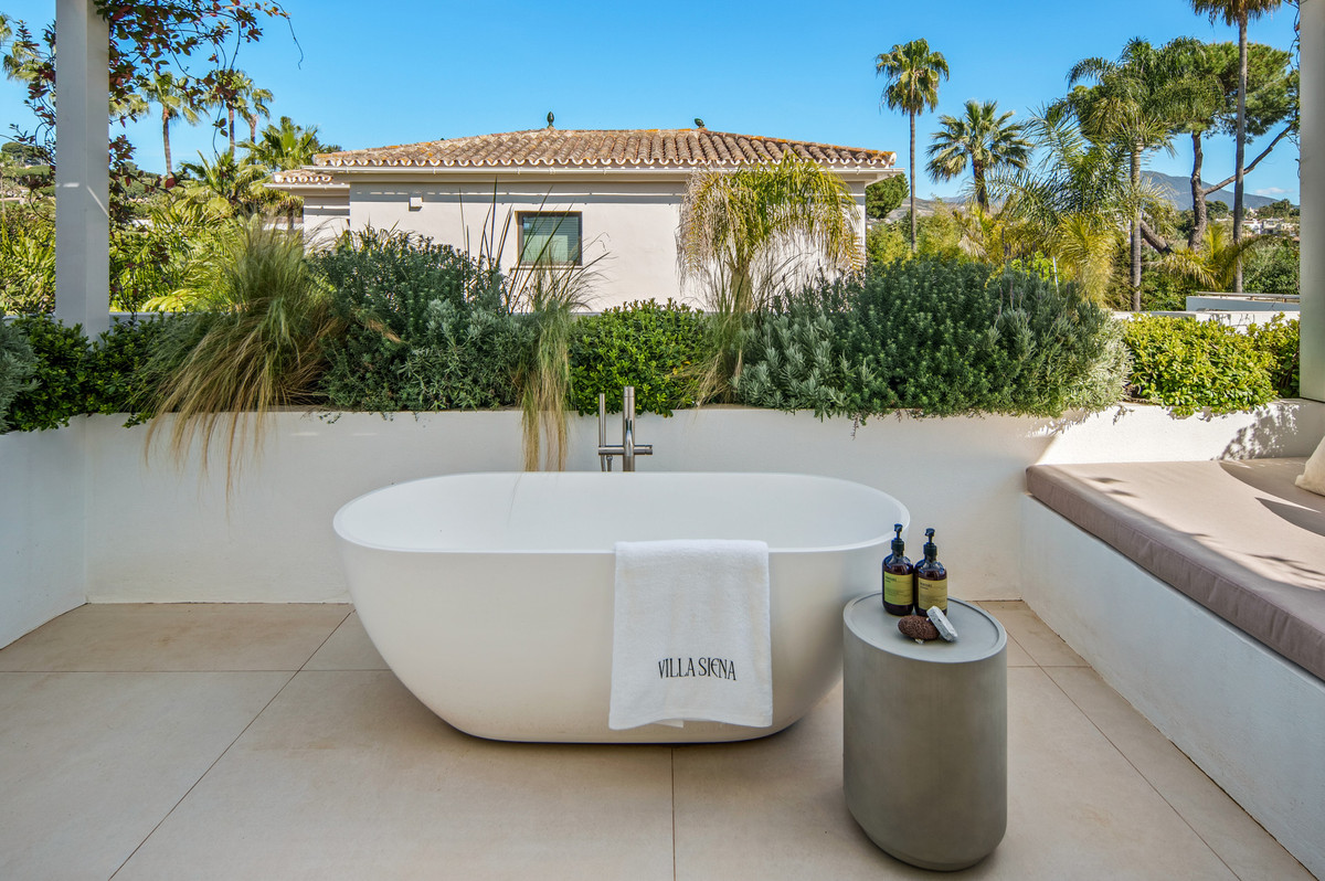 Se vende Villa - Chalet de 4 dormitorios en Costa Del Sol, Málaga, España