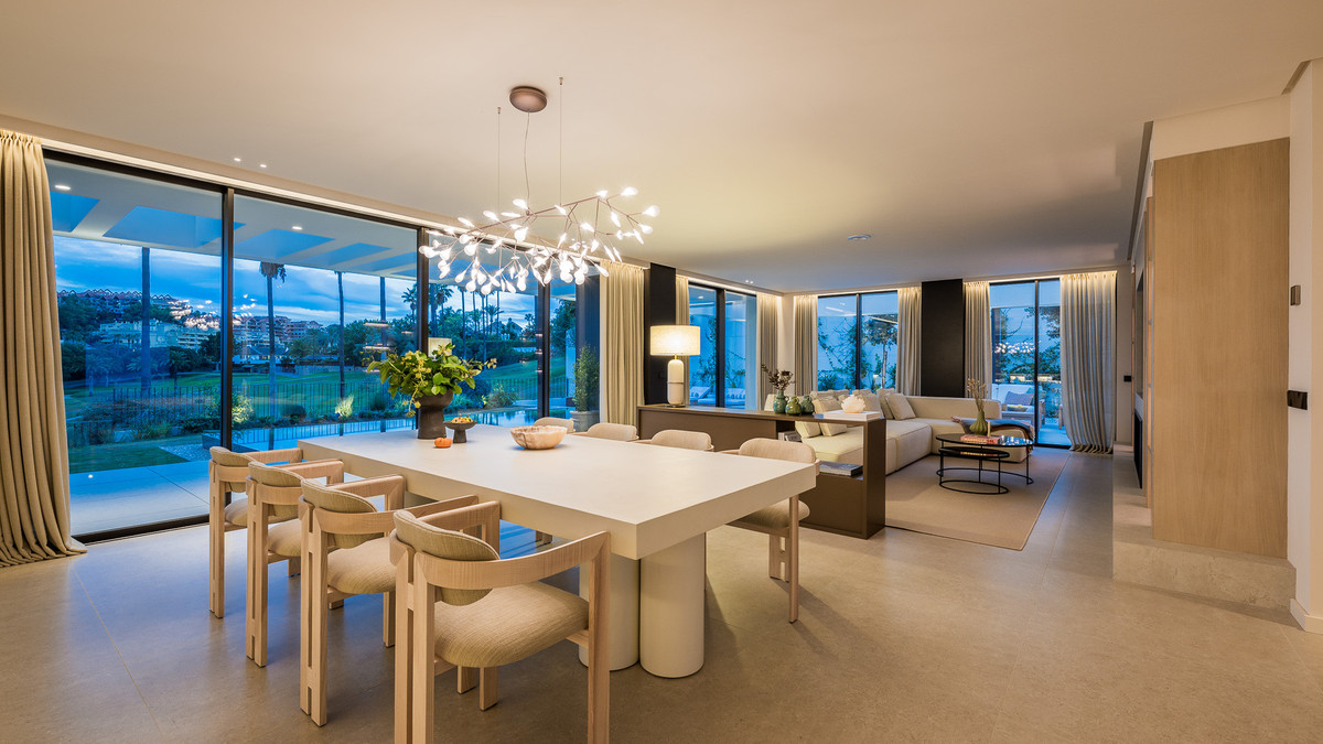 Se vende Villa - Chalet de 4 dormitorios en Costa Del Sol, Málaga, España