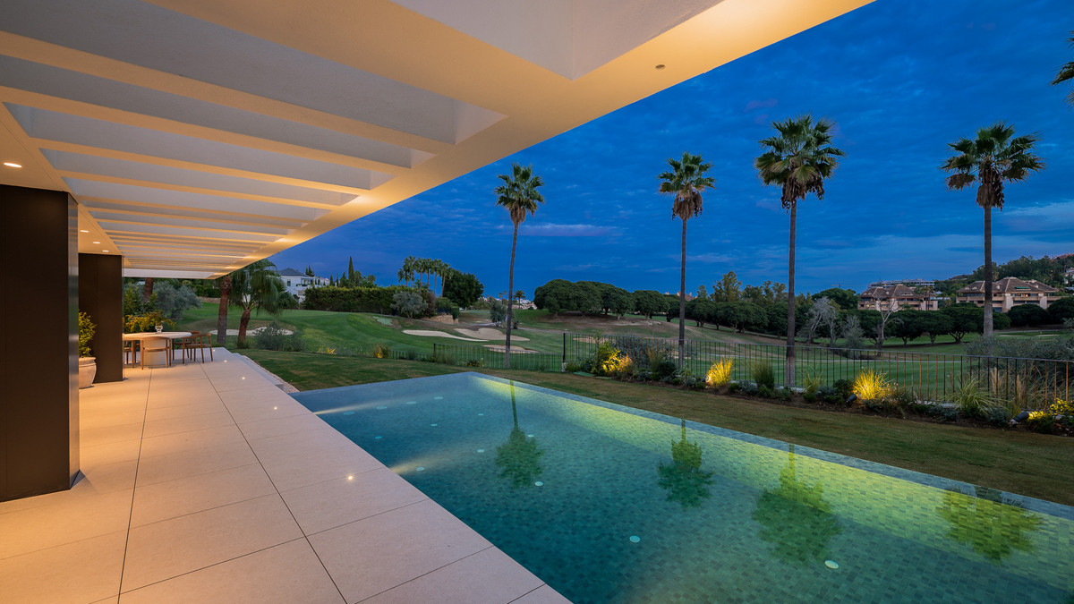 Se vende Villa - Chalet de 4 dormitorios en Costa Del Sol, Málaga, España