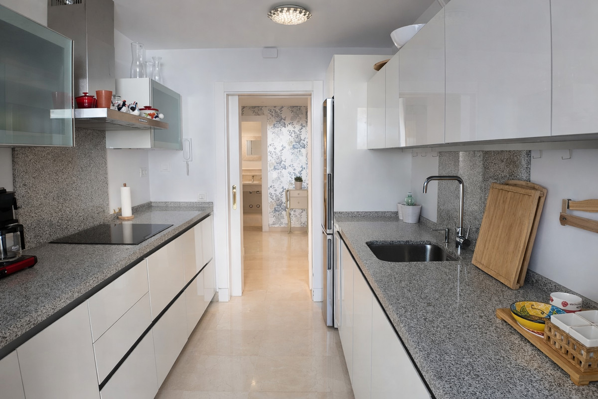 2 Bed Apartment for sale in Nueva Andalucía Costa Del Sol, Málaga, Spain