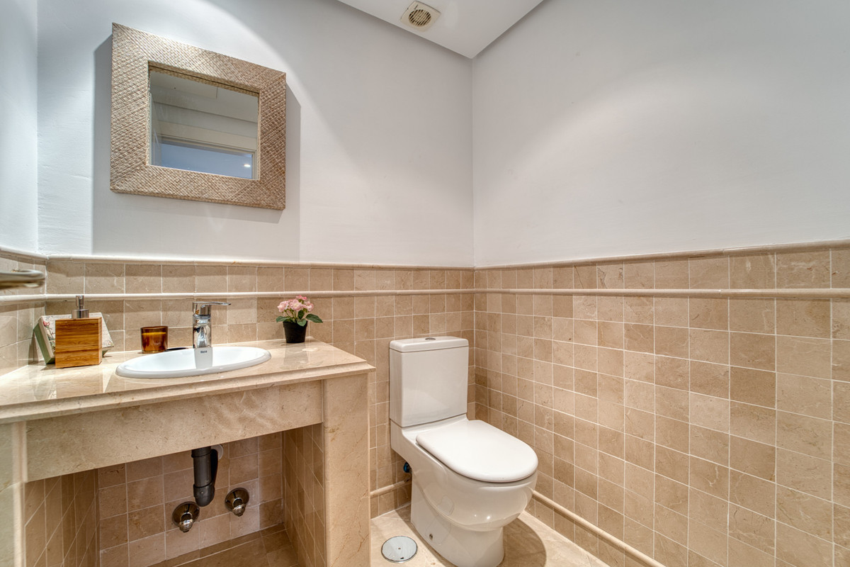 2 Bed Apartment for sale in Nueva Andalucía Costa Del Sol, Málaga, Spain