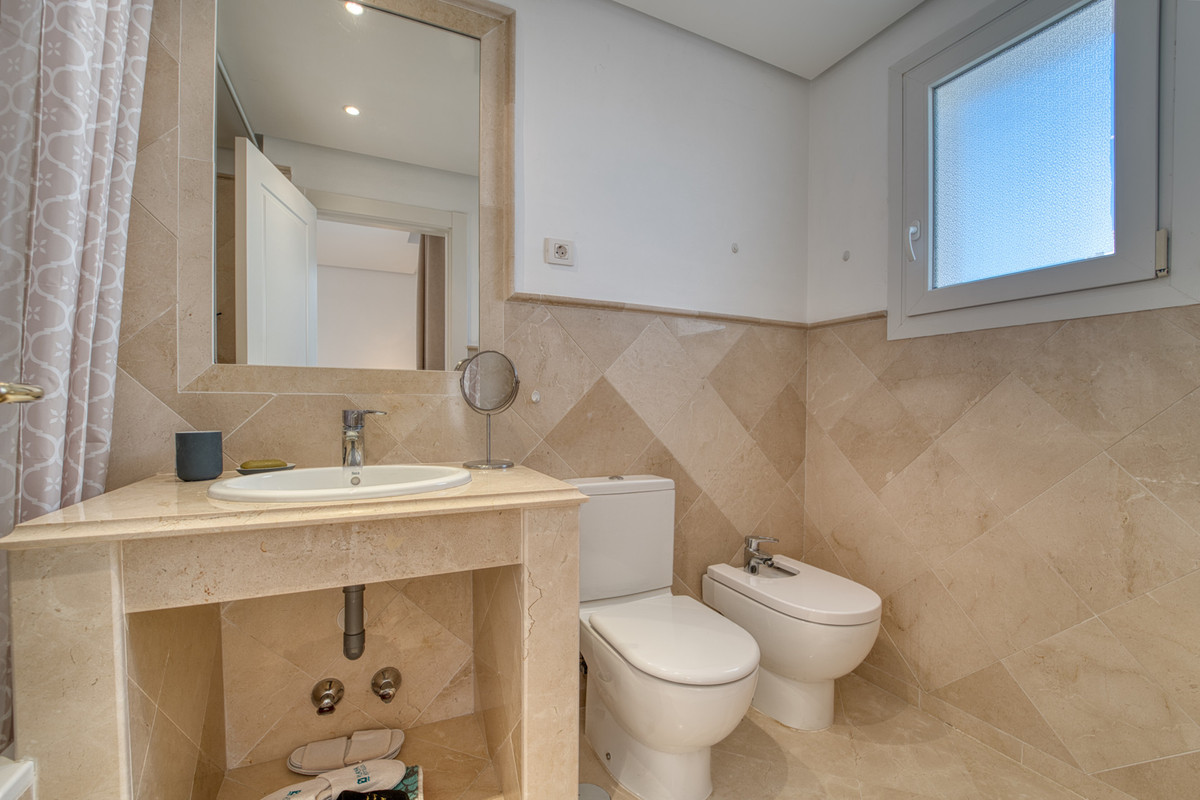 2 Bed Apartment for sale in Nueva Andalucía Costa Del Sol, Málaga, Spain