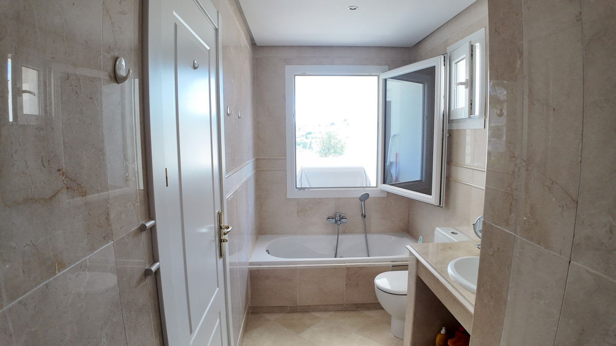 2 Bed Apartment for sale in Nueva Andalucía Costa Del Sol, Málaga, Spain