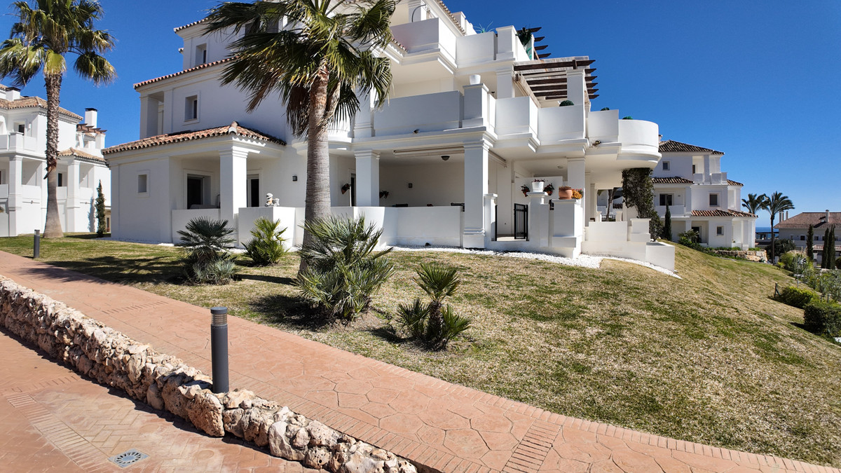 2 Bed Apartment for sale in Nueva Andalucía Costa Del Sol, Málaga, Spain